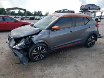  Salvage Nissan Kicks