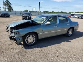  Salvage Lincoln Towncar