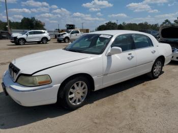  Salvage Lincoln Towncar