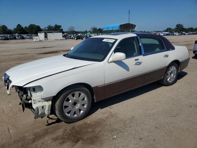  Salvage Lincoln Towncar