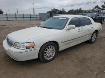  Salvage Lincoln Towncar