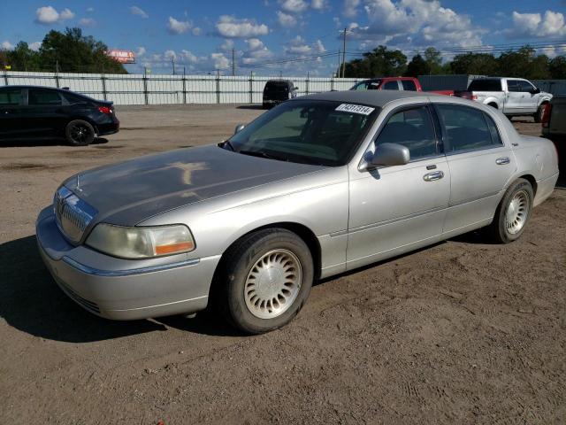  Salvage Lincoln Towncar