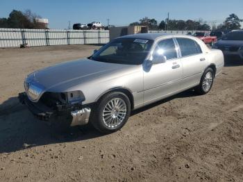  Salvage Lincoln Towncar