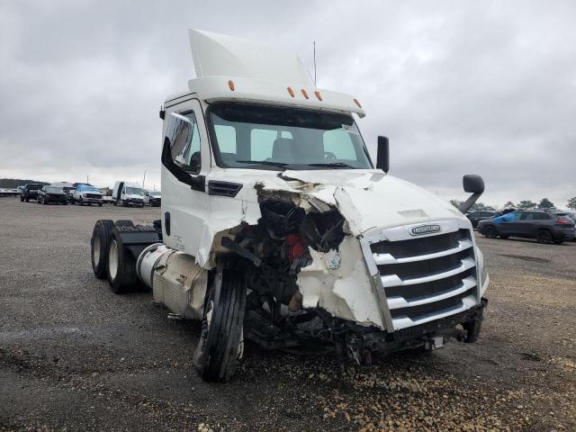  Salvage Freightliner Cascadia 1