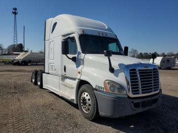  Salvage Freightliner Cascadia 1