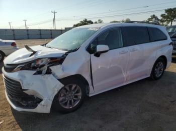  Salvage Toyota Sienna