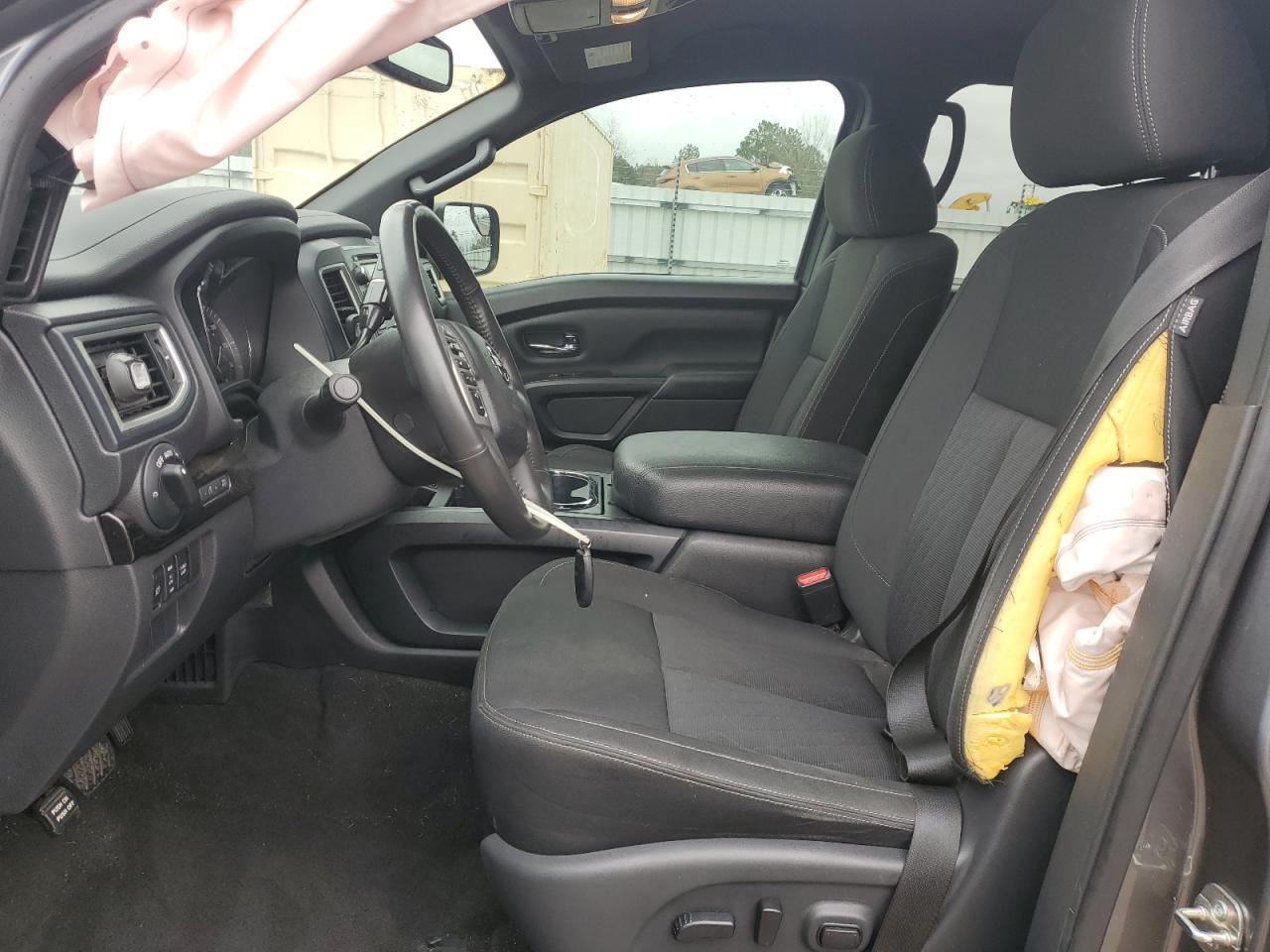 Nissan Titan Sv Image 4