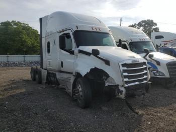  Salvage Freightliner Cascadia 1