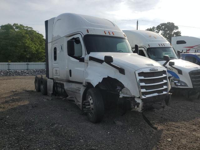  Salvage Freightliner Cascadia 1