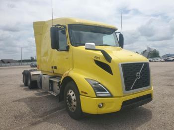  Salvage Volvo Vnr