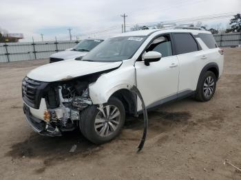  Salvage Nissan Pathfinder