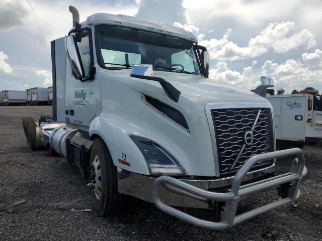  Salvage Volvo Vnl