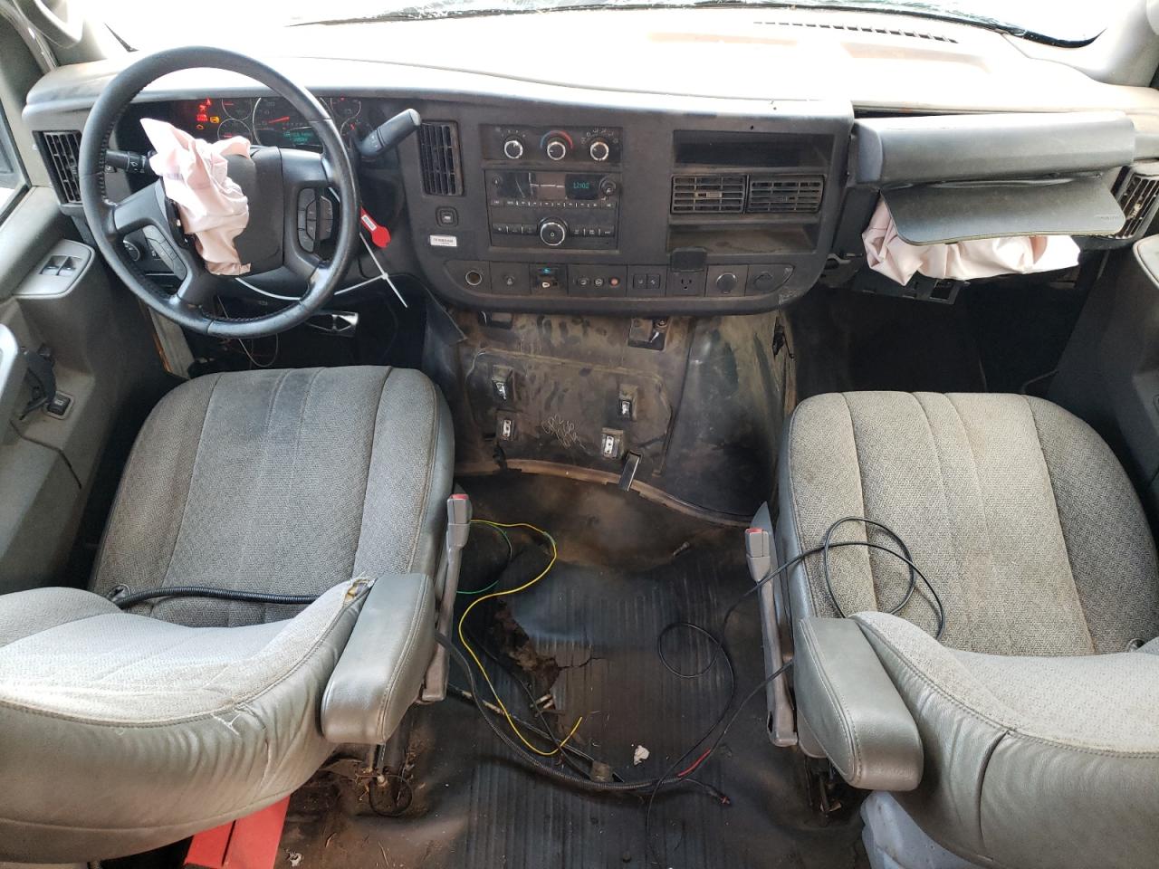 Chevrolet Express Image 8