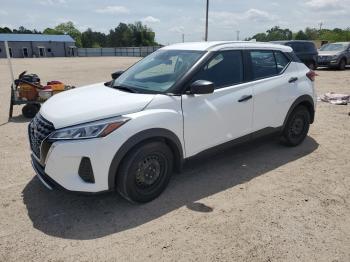  Salvage Nissan Kicks