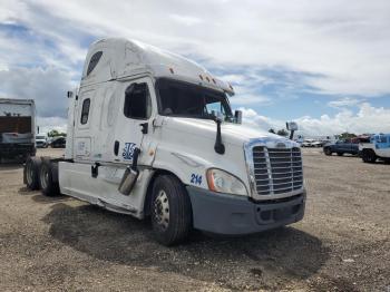 Salvage Freightliner Cascadia 1