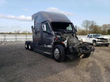  Salvage Freightliner Cascadia 1