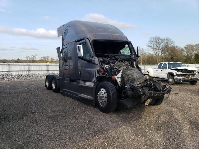  Salvage Freightliner Cascadia 1