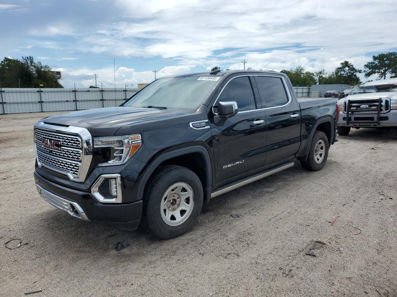 GMC Sierra K1500 Denali Image 1