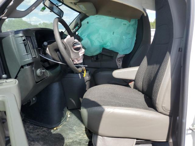 GMC Savana G2500 Image 8