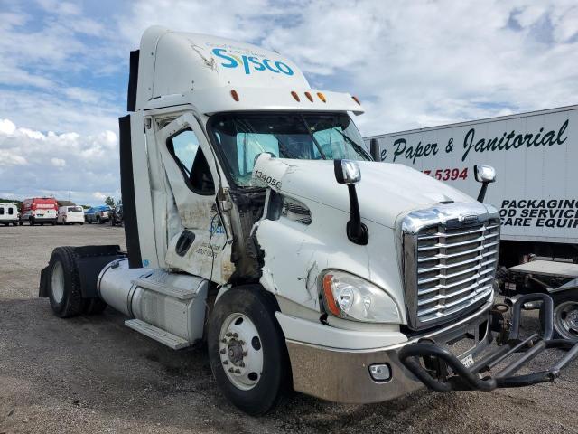  Salvage Freightliner Cascadia 1