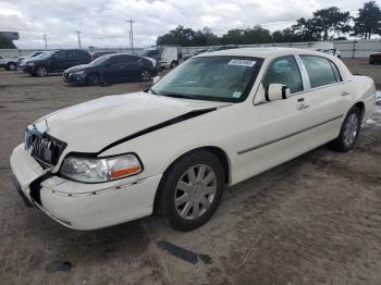  Salvage Lincoln Towncar