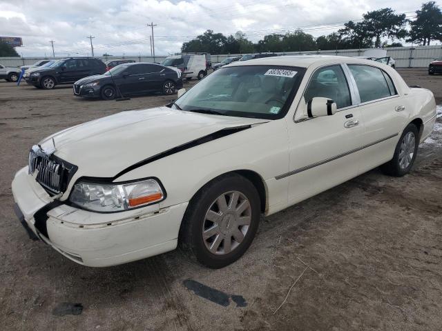  Salvage Lincoln Towncar