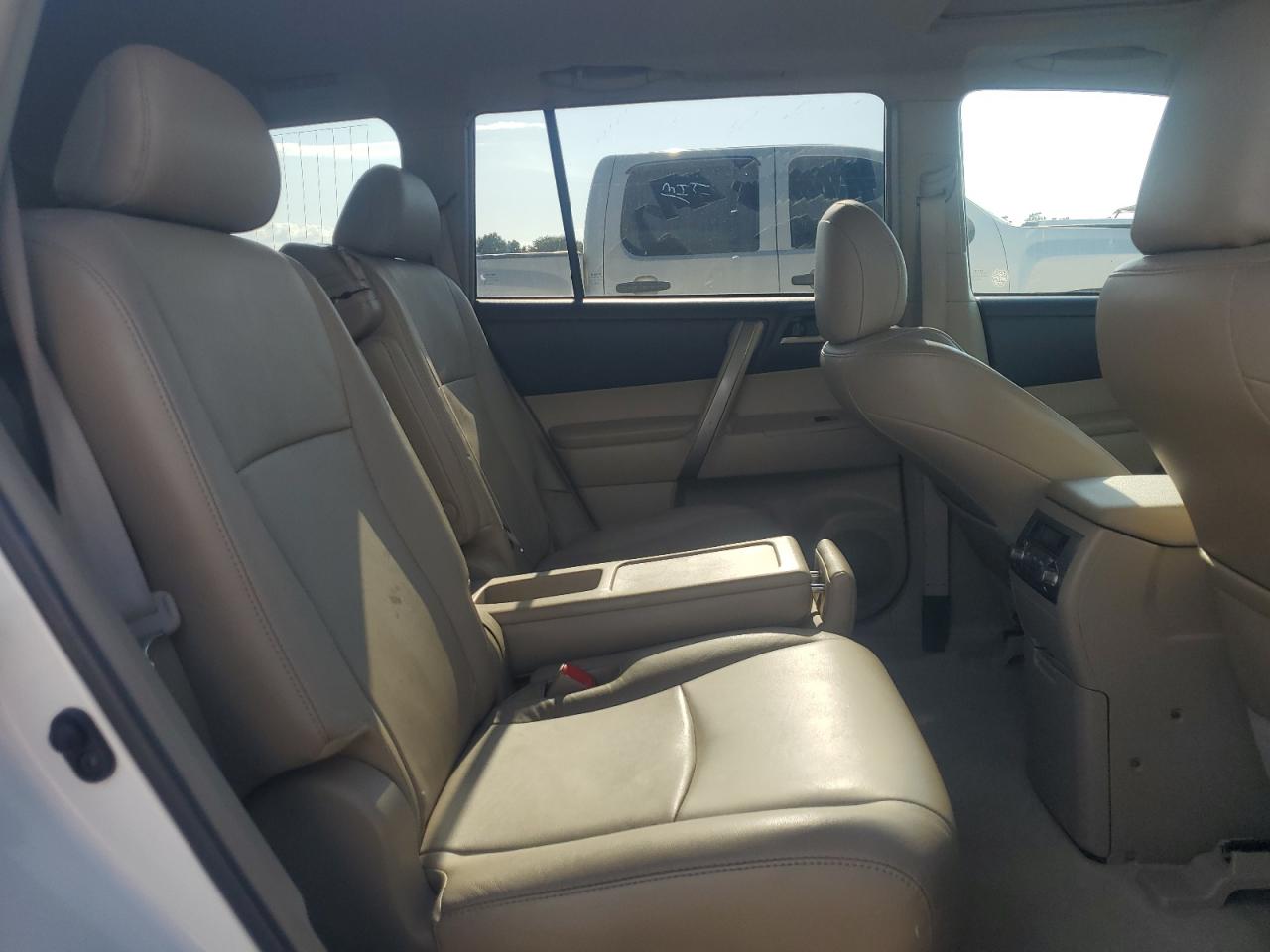 Toyota Highlander Se Image 8