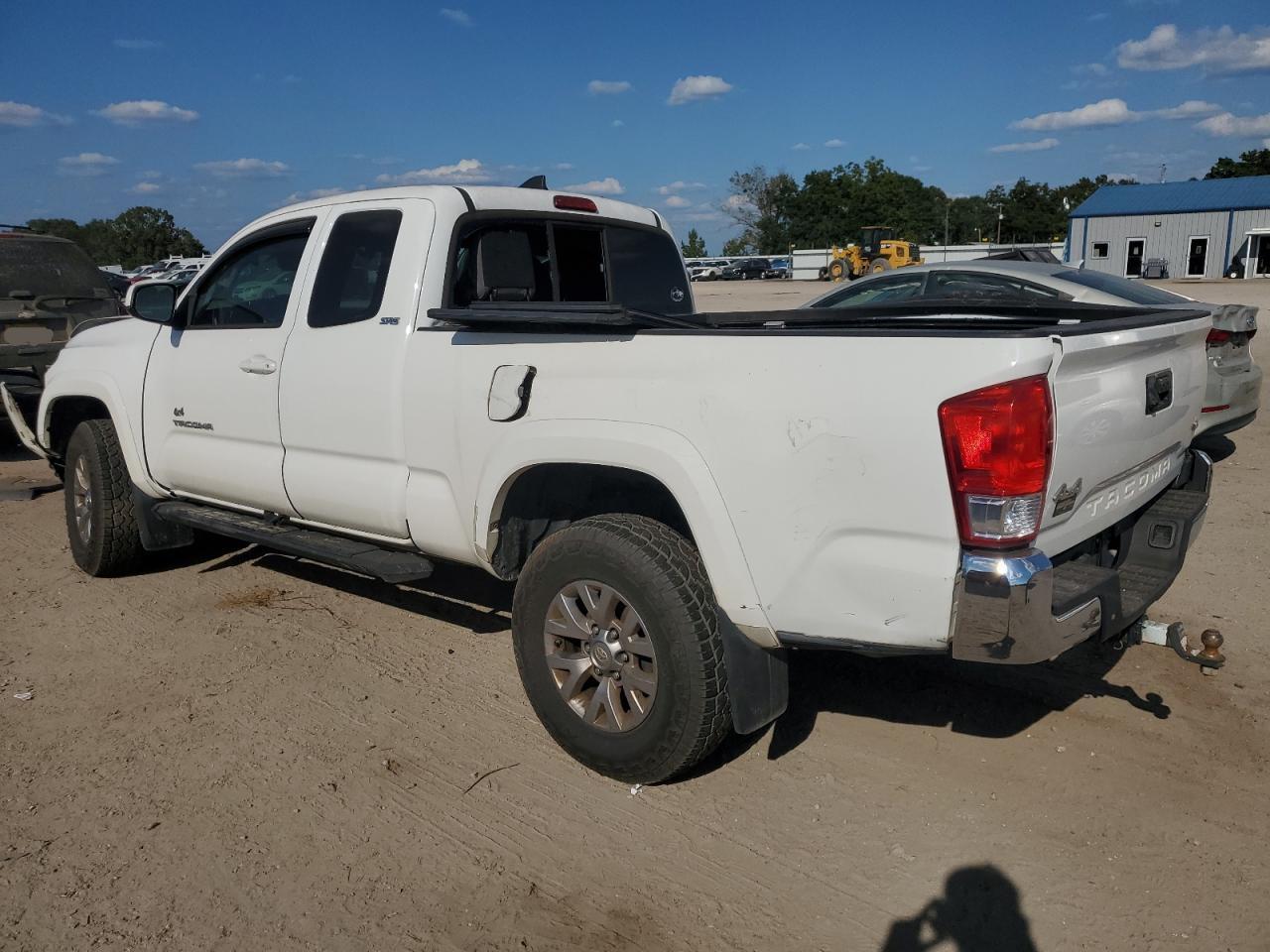 Toyota Tacoma Access Cab Image 2
