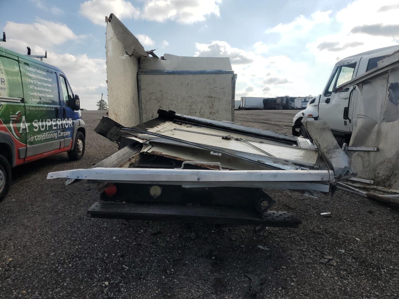 Chevrolet Express Image 3