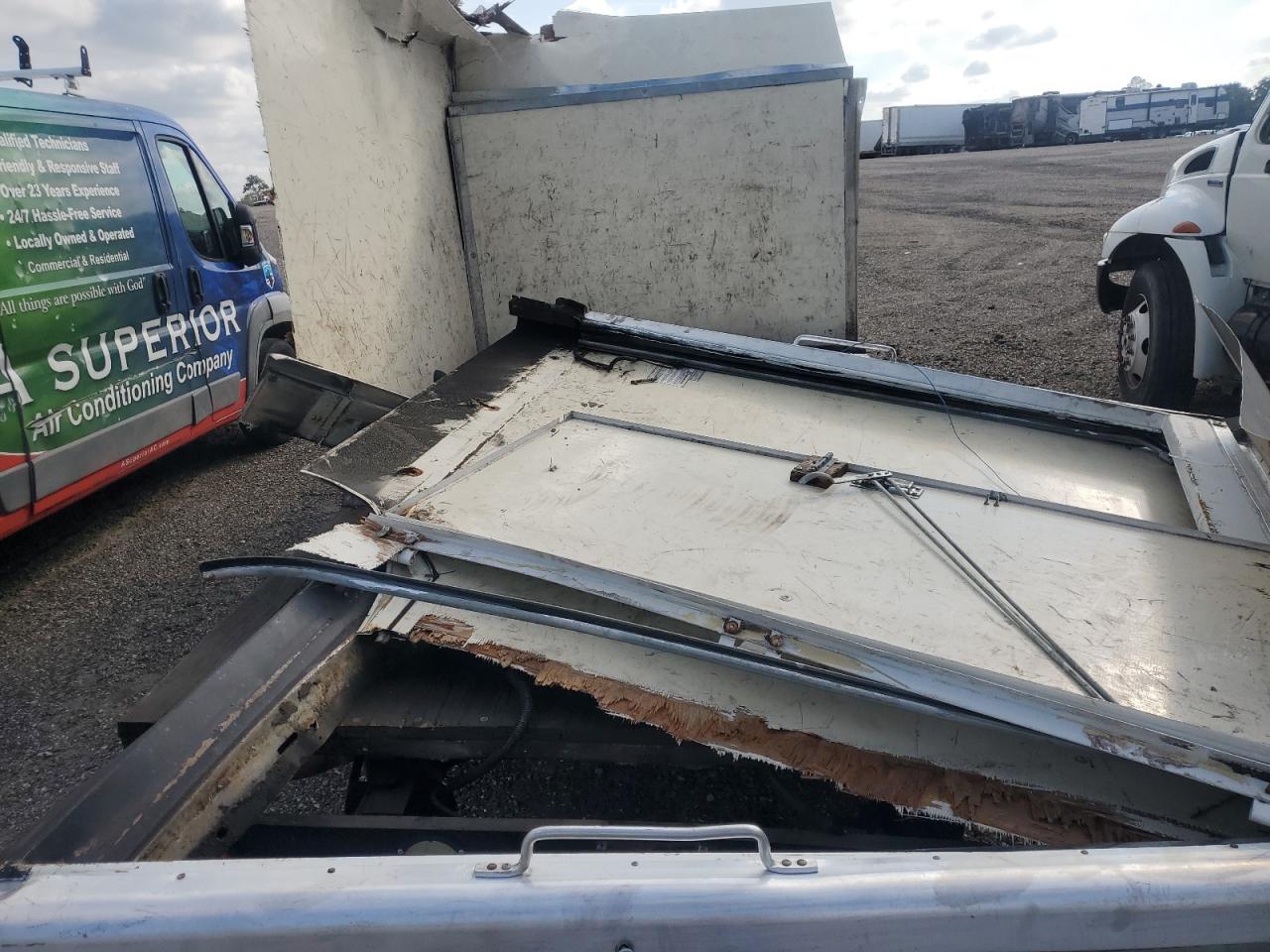 Chevrolet Express Image 8