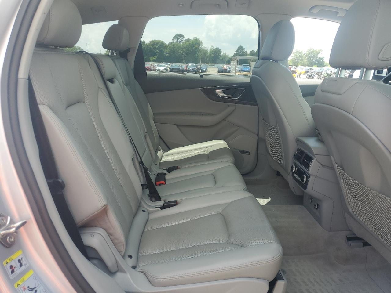 Audi Q7 Premium Plus Image 12