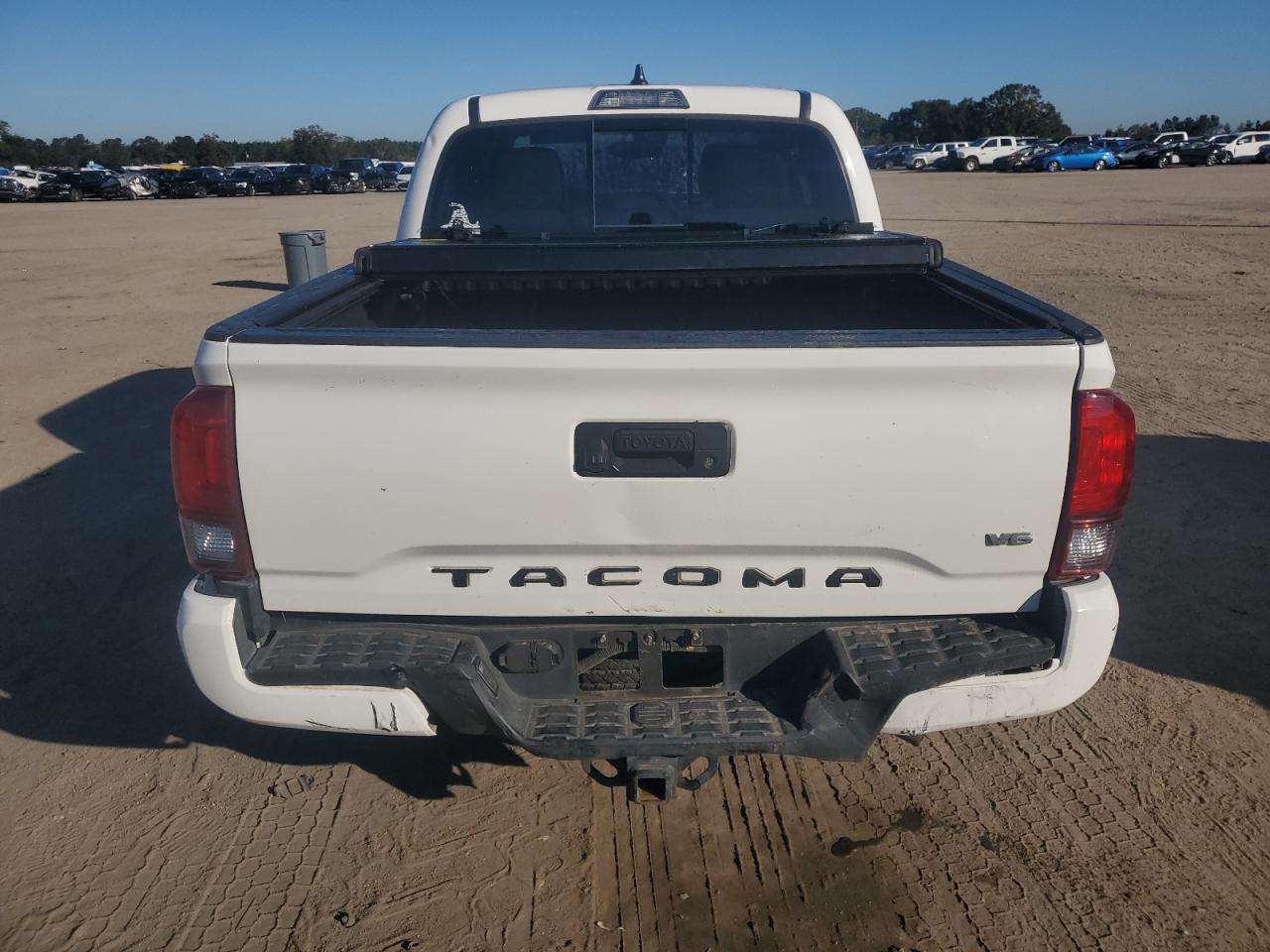Toyota Tacoma Double Cab Image 2