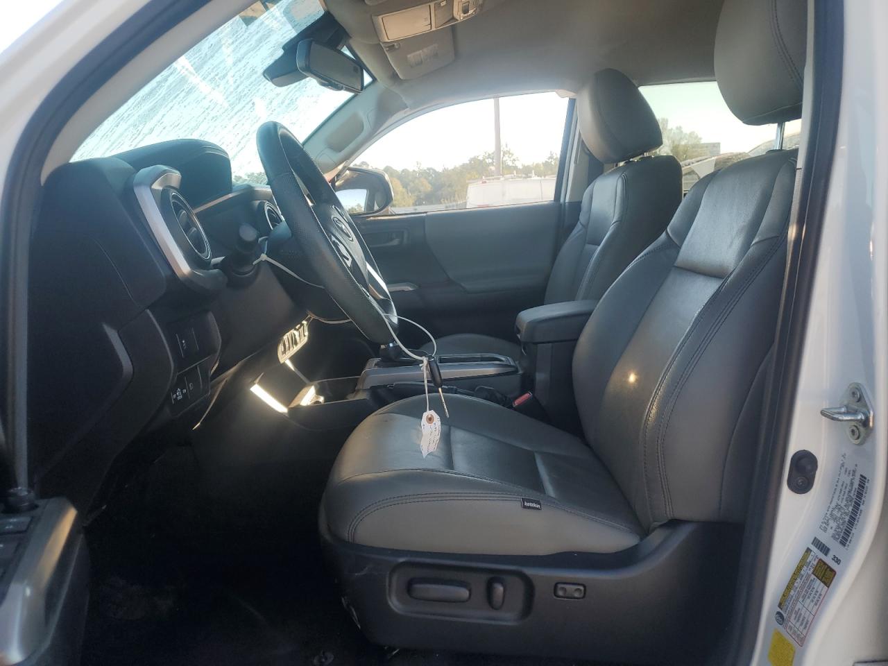 Toyota Tacoma Double Cab Image 12