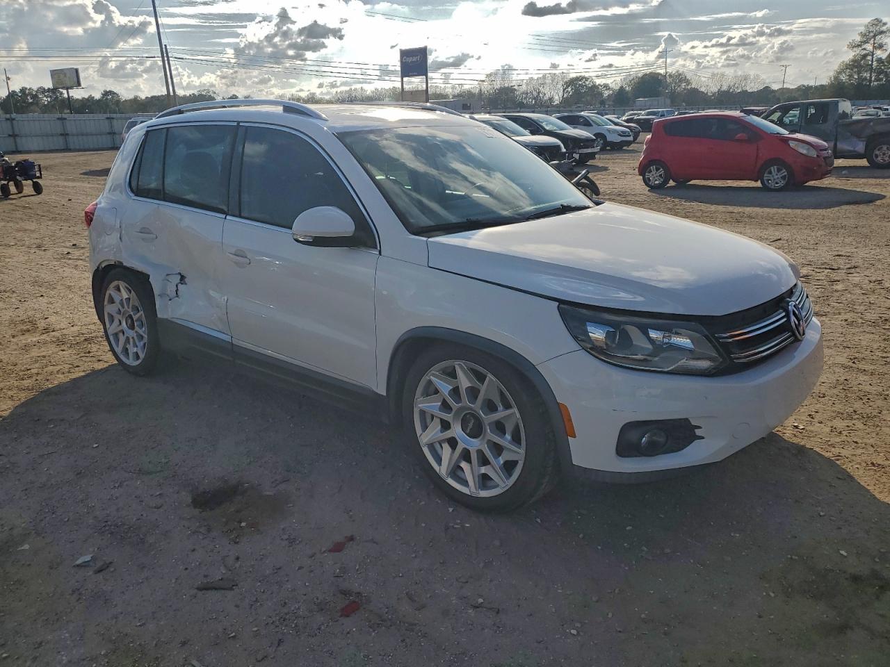 Volkswagen Tiguan S Image 8