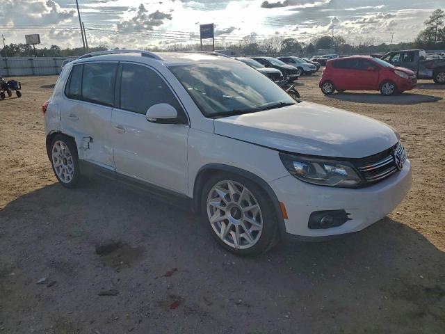 Volkswagen Tiguan S Image 8