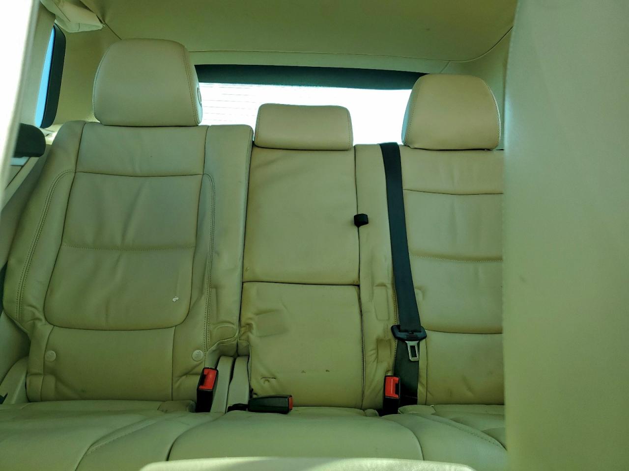 Volkswagen Tiguan S Image 2