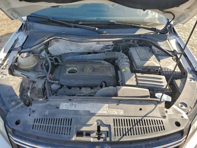 Volkswagen Tiguan S Image 6