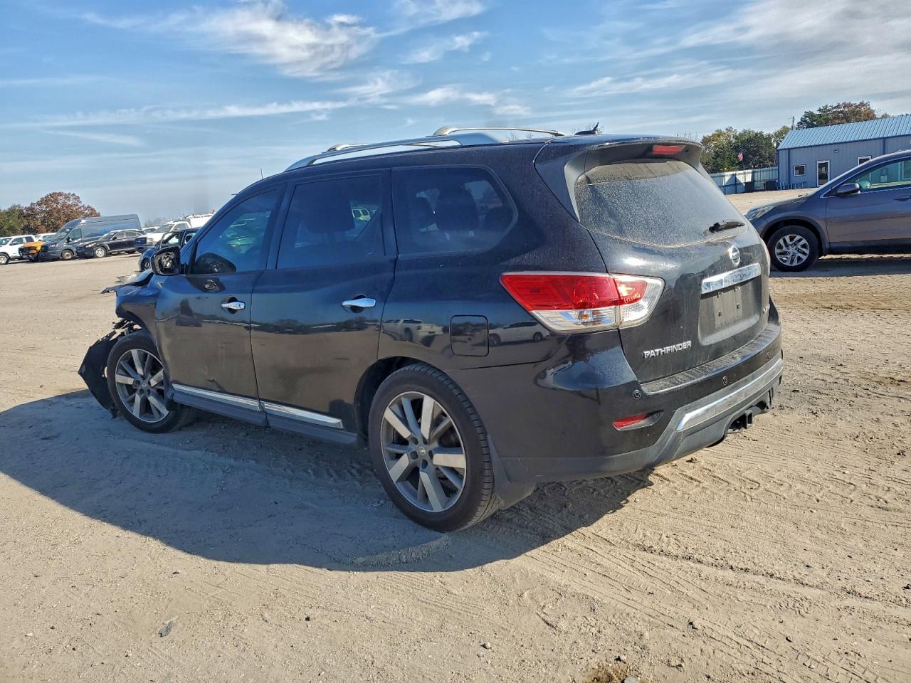 Nissan Pathfinder S Image 2