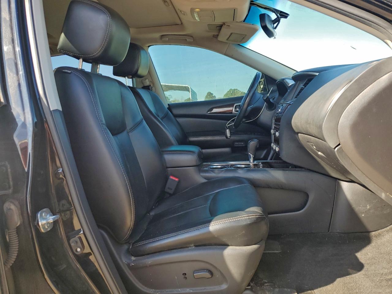 Nissan Pathfinder S Image 11