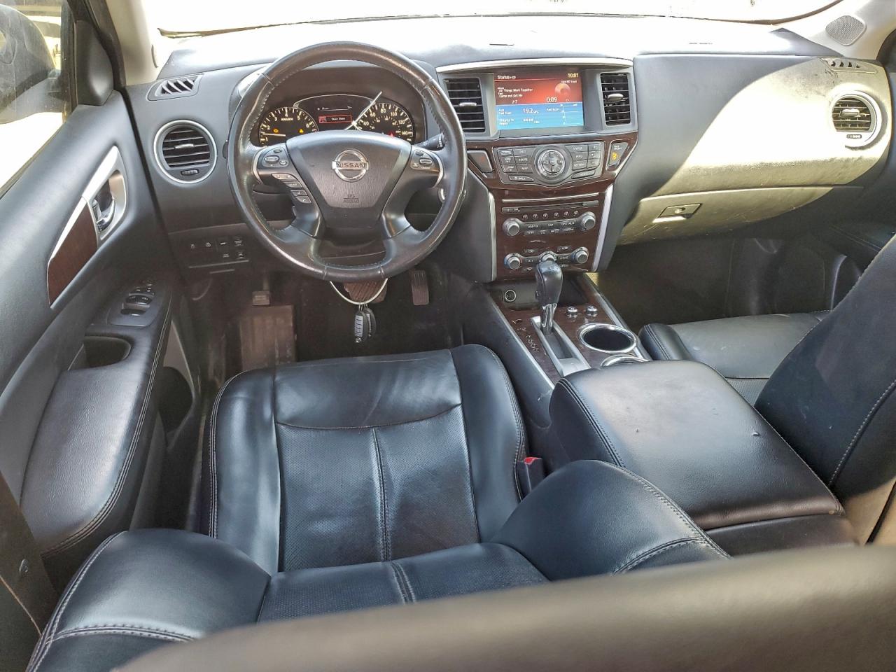 Nissan Pathfinder S Image 4