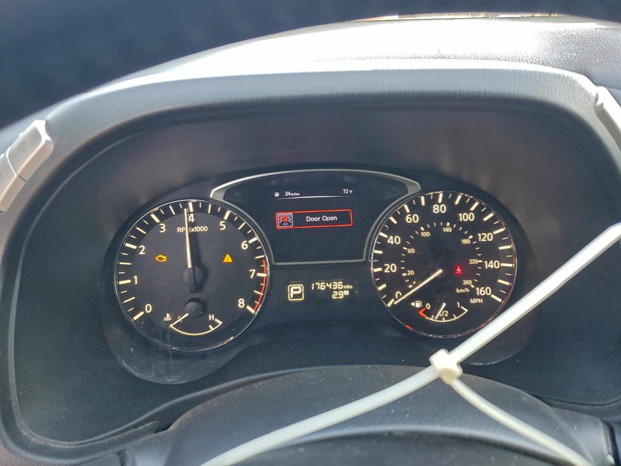 Nissan Pathfinder S Image 5