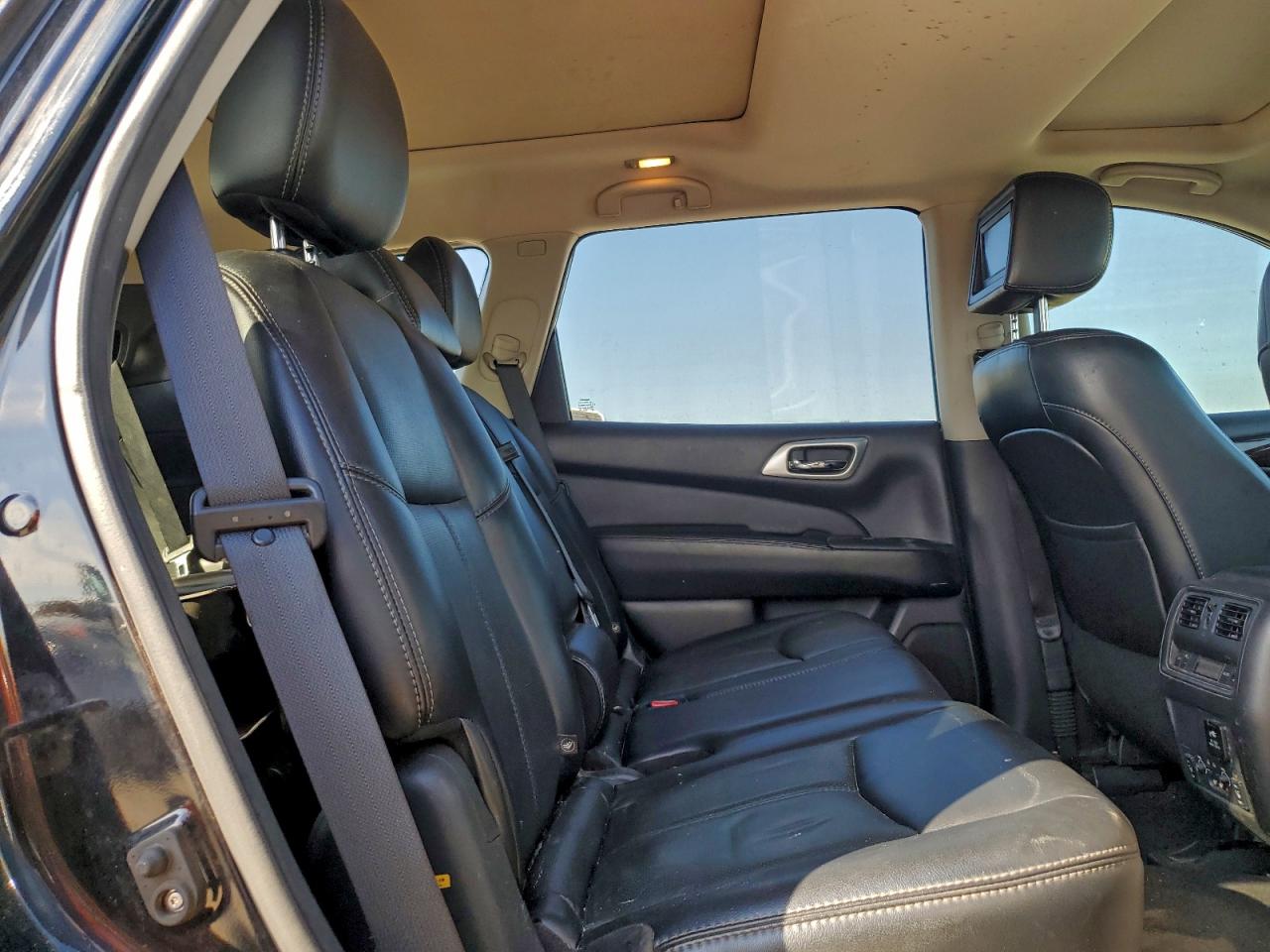 Nissan Pathfinder S Image 12