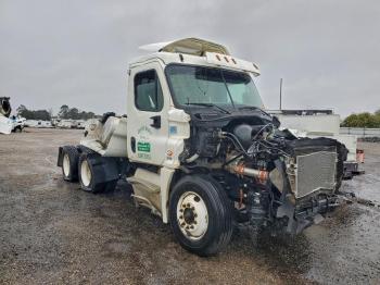  Salvage Freightliner Cascadia 1