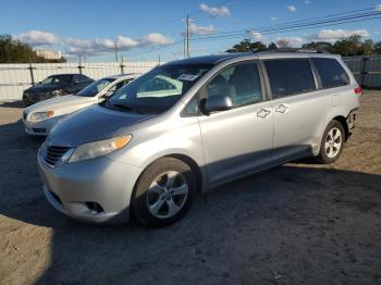  Salvage Toyota Sienna