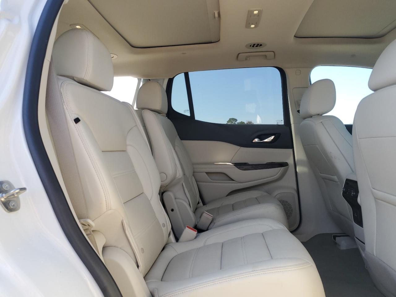 GMC Acadia Denali Image 14