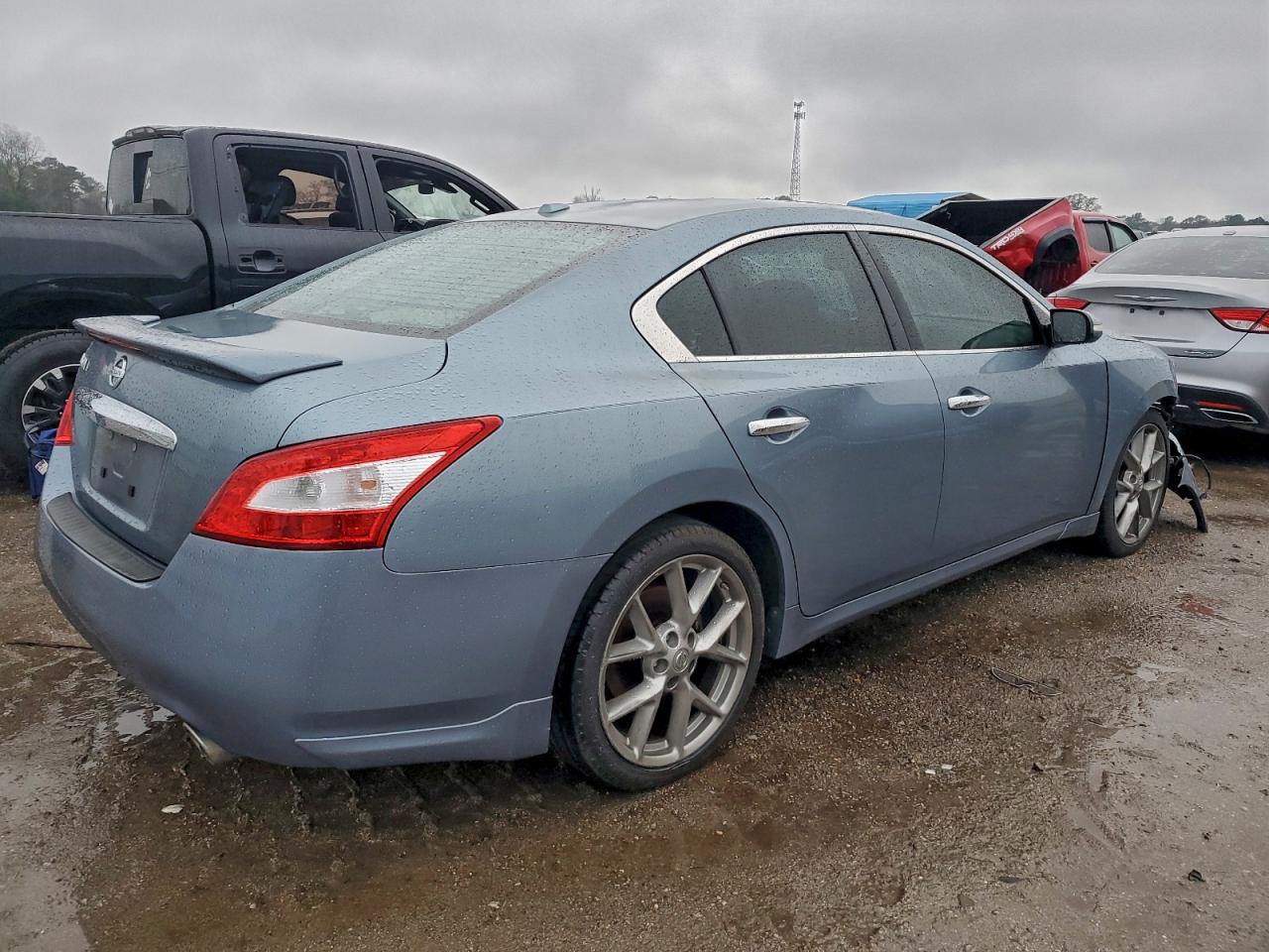 Nissan Maxima S Image 2