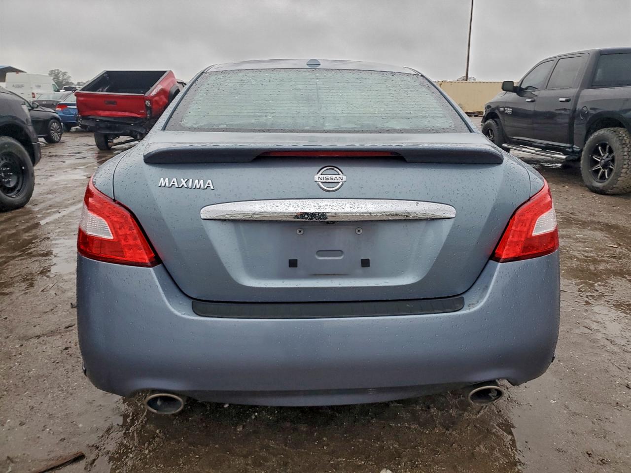 Nissan Maxima S Image 3