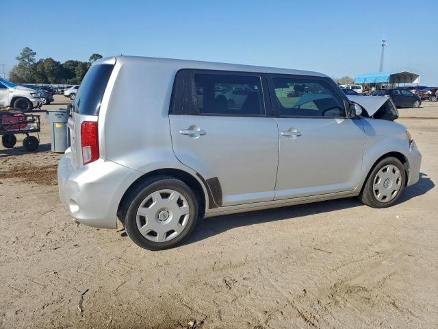 Toyota Scion Image 2