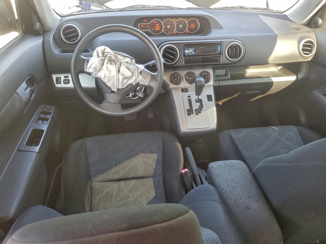 Toyota Scion Image 7