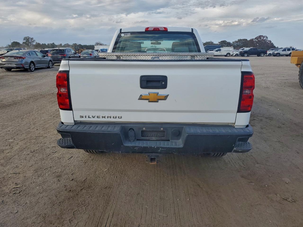 Chevrolet Silverado C1500 Image 3